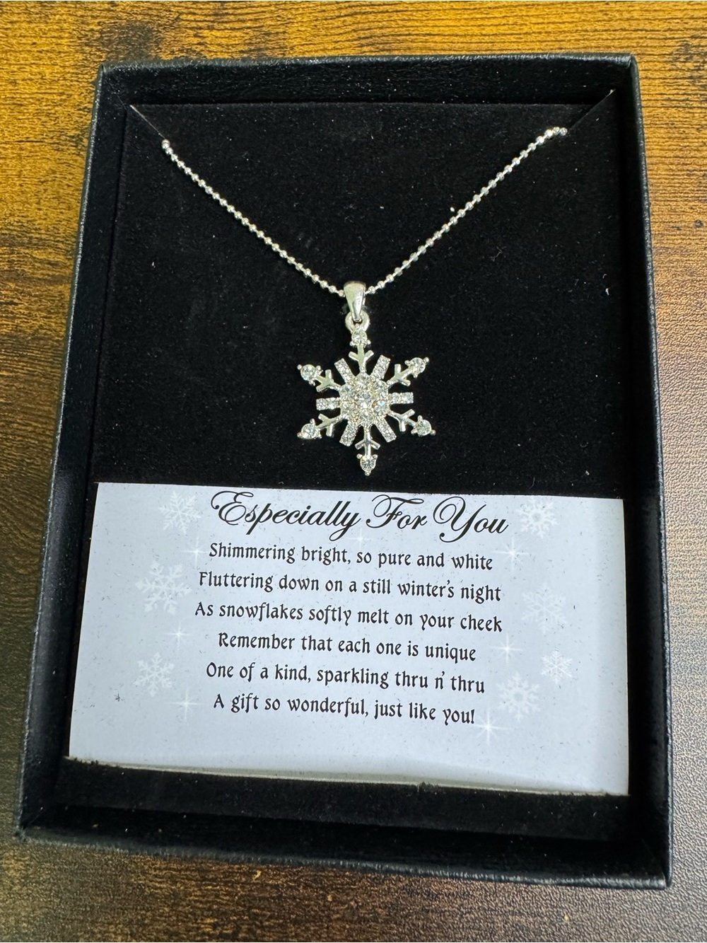 💚4/$20 Silver Snowflake Pendant Necklace - Sparkling Winter Jewelry